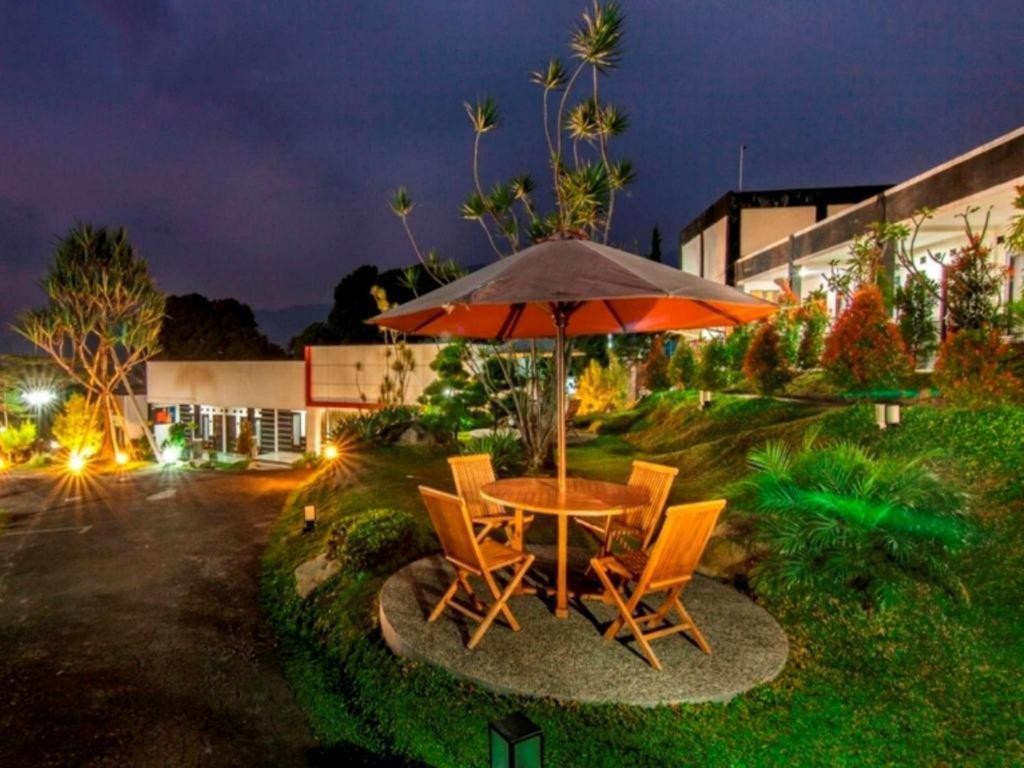 The Rizen Hotel Чисаруа Экстерьер фото