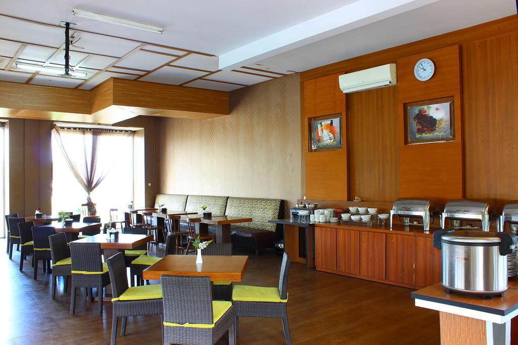 The Rizen Hotel Чисаруа Экстерьер фото